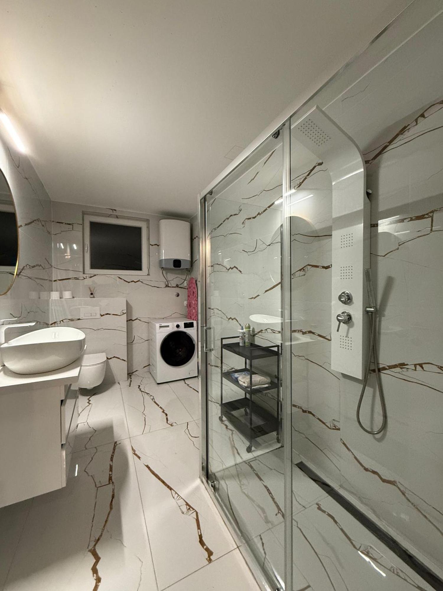 Apartman Luxury Oasis With Private Pool & Parking Split